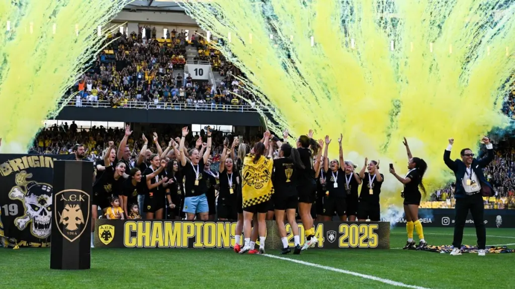 ΑΕΚ: Πρωταθλήτριες τα κορίτσια του τμήματος ποδοσφαίρου της Ένωσης παρουσία 10.000 οπαδών (Βίντεο)