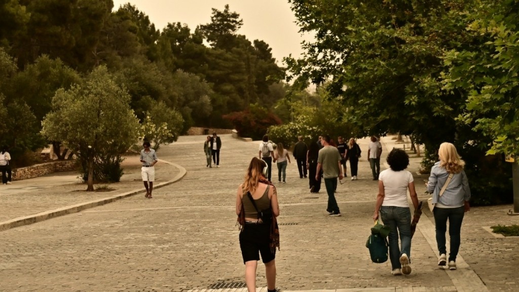 Καιρός αύριο: Βροχές, καταιγίδες και αφρικανική σκόνη – Στους 25 βαθμούς το θερμόμετρο
