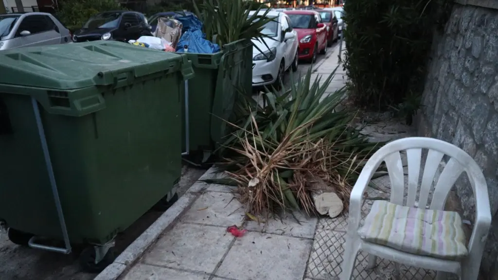 Μαρτυρία για το βρέφος στον Άλιμο: “Αν δεν το έβρισκε η κυρία, σήμερα θα ήταν στα σκουπίδια”