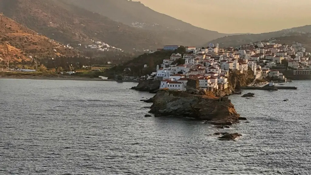 Την Άνδρο προτείνει η βρετανική Express ως ιδανική επιλογή στις Κυκλάδες