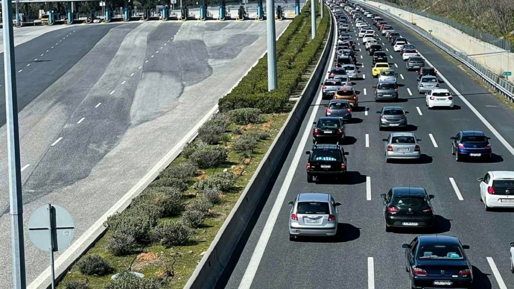 Αττική οδός: Αυξημένη κίνηση μετά από καραμπόλα 4 οχημάτων – Αυξημένη κίνηση σε Κηφισό και Λ. Αθηνών