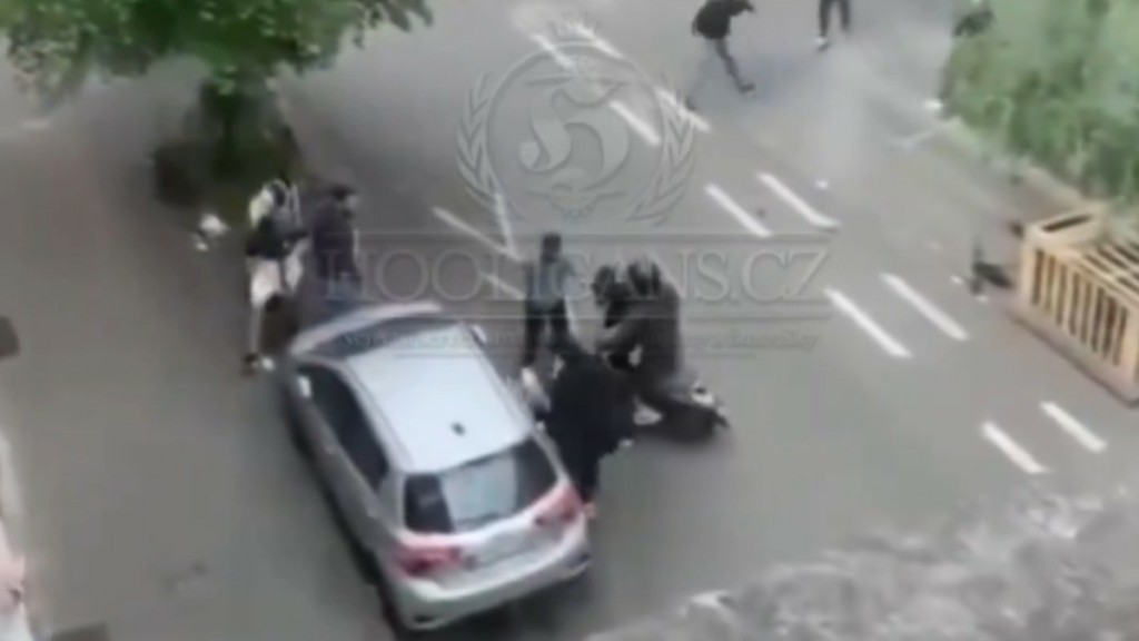 Βέλγιο: Άγρια επεισόδια πριν τον τελικό του κυπέλλου – Οπαδός της Άντερλεχτ πατάει με μηχανάκι φίλο της Μπριζ (βίντεο)