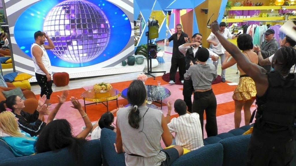Big Brother: Ένα πάρτι καραόκε για δυνατές ερμηνείες
