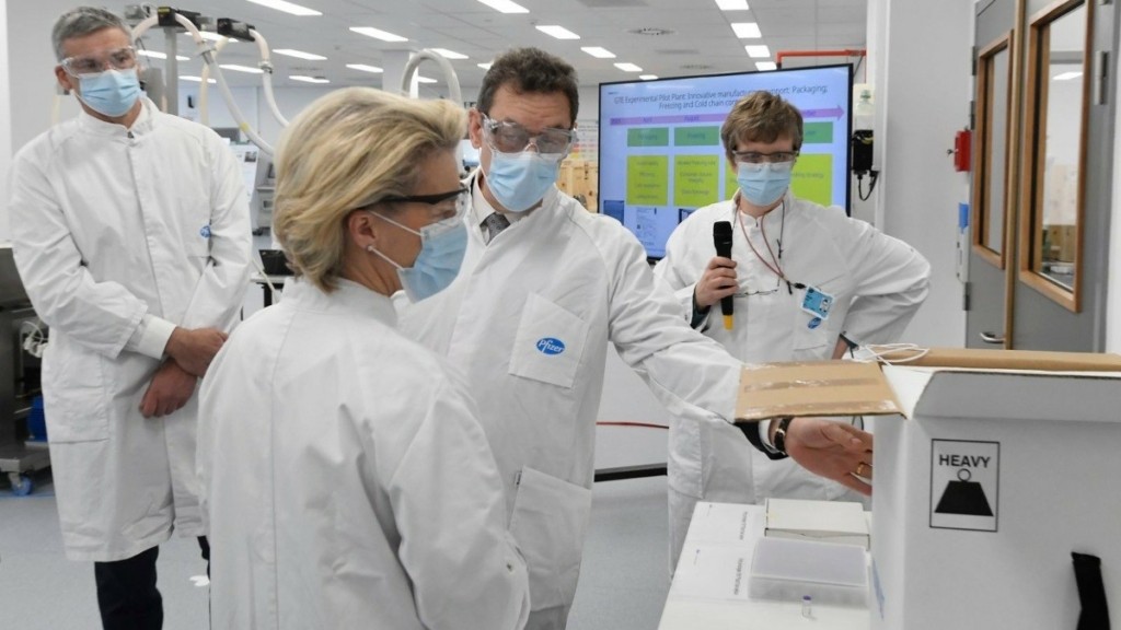 Pfizergate: “Καταπέλτης” η απόφαση του δικαστηρίου για τα SMS της φον ντερ Λάιεν με τον Μπουρλά