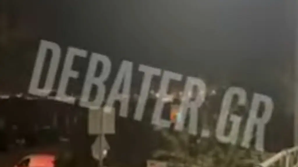 Καταγγελία στο DEBATER: Άγνωστοι έριχναν πυροτεχνήματα στον Άλιμο παράνομα (Βίντεο)