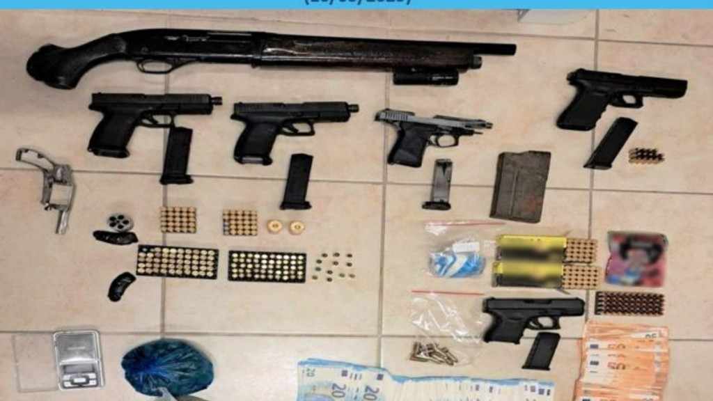 ΕΛΑΣ: Συνελήφθησαν 4 άτομα για ναρκωτικά και όπλα σε Αττική και Αχαΐα