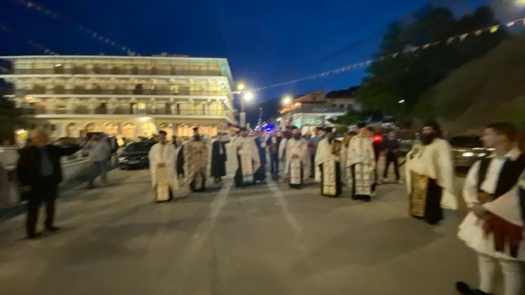 Εύβοια: Έκαναν λιτανεία για να σταματήσουν οι σεισμοί (Φωτογραφίες)
