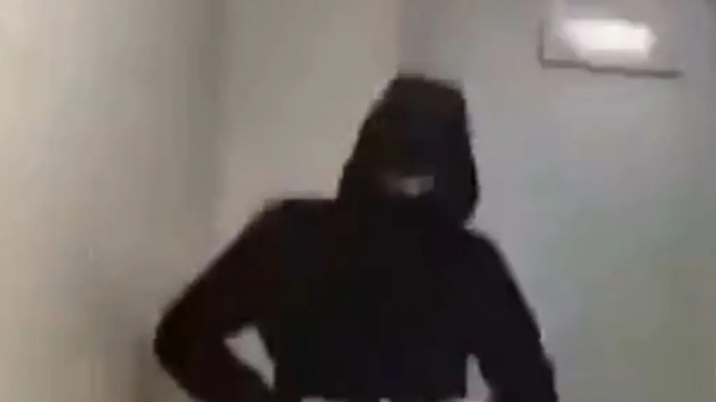 Φινλανδία: Η στιγμή που 16χρονος μαχαιρώνει τρεις μαθήτριες σε σχολείο – Βίντεο ντοκουμέντο