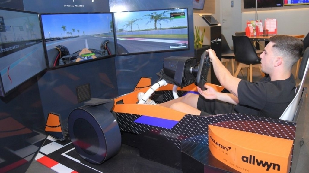 McLaren F1 Corners στα καταστήματα ΟΠΑΠ – Αυθεντική εμπειρία  Formula 1 μέσα από τον προσομοιωτή της ομάδας McLaren F1