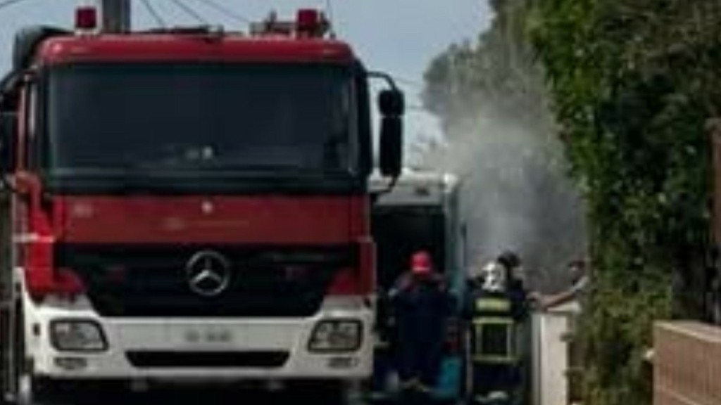 Φωτιά σε σχολικό λεωφορείο στη Ρόδο