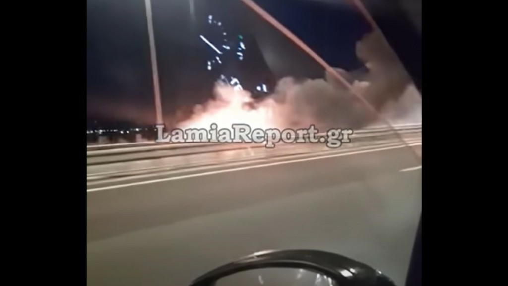 Τρόμος για την τραγουδίστρια Ανδριάνα Μόκα στην Εθνική: Το αυτοκίνητό της άρπαξε φωτιά εν κινήσει – Πήδηξε έξω για να σωθεί (βίντεο)