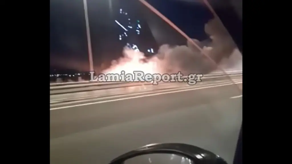 Τρόμος για την τραγουδίστρια Ανδριάνα Μόκα στην Εθνική: Το αυτοκίνητό της άρπαξε φωτιά εν κινήσει – Πήδηξε έξω για να σωθεί (βίντεο)