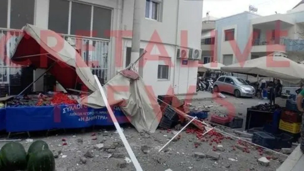 Ηράκλειο: Μπαλκόνι κατέρρευσε και έπεσε πάνω σε πάγκο λαϊκής – Από θαύμα δεν υπήρξαν τραυματίες (Βίντεο)