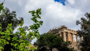 Καιρός: Βελτιωμένο σήμερα το σκηνικό – Πού θα σημειωθούν τοπικές βροχές