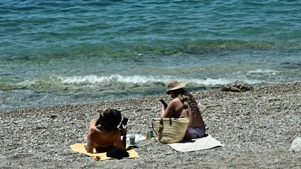 Καιρός: Στους 34 βαθμούς θα “σκαρφαλώσει” η θερμοκρασία – Έρχεται αφρικανική σκόνη από Τετάρτη