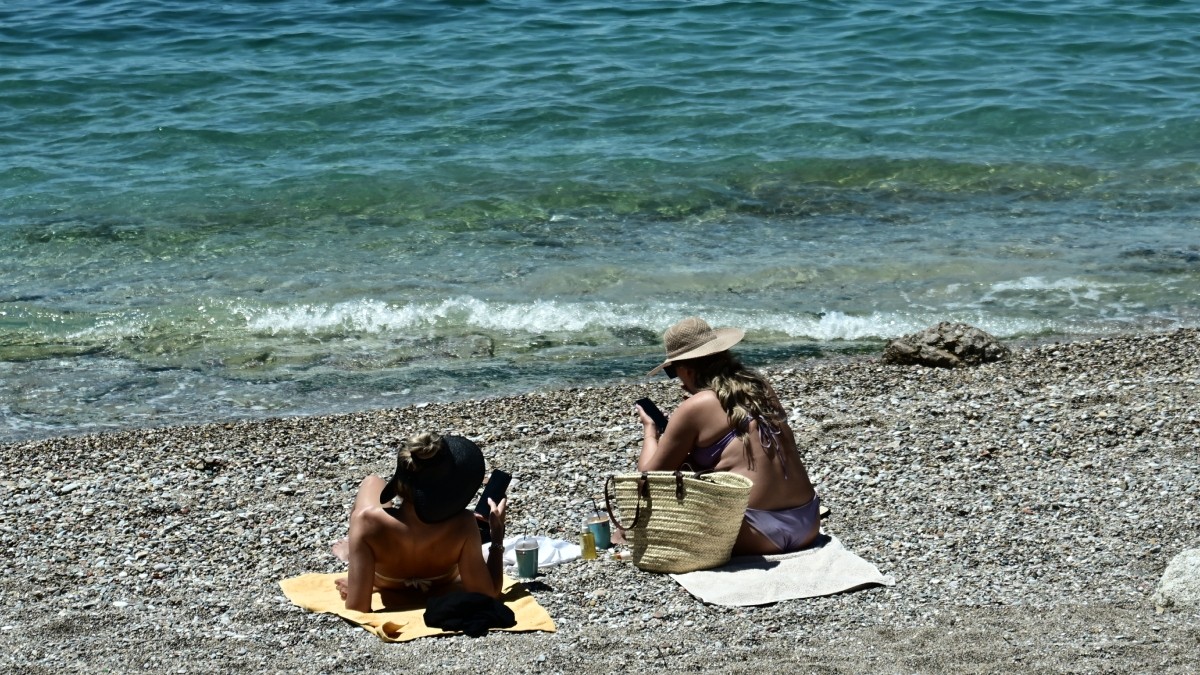 Καιρός: Στους 34 βαθμούς θα “σκαρφαλώσει” η θερμοκρασία – Έρχεται αφρικανική σκόνη από Τετάρτη