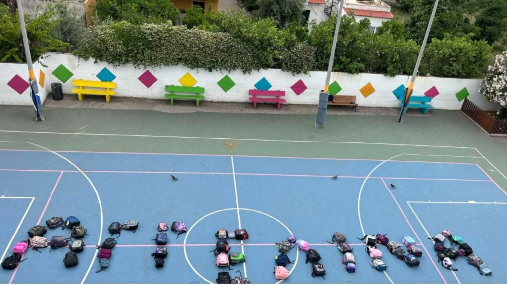 Καλλιθέα: Το σπαρακτικό “αντίο” στην 7χρονη Αγγελίνα από τους συμμαθητές και τη δασκάλα της