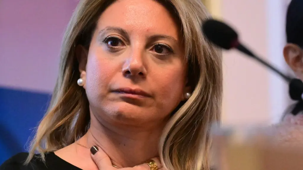 Καρυστιανού για αμβλώσεις: “Θέμα δημόσιας διαβούλευσης” – Μαρινάκης:”Φοβερό ότι αυτό ακούστηκε από γιατρό”