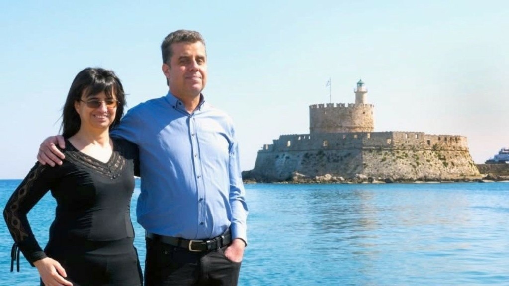 «Θα τραγουδάω όσο ζω»: Η Ελλάδα στην κορυφή του κόσμου χάρη στην Καθολική & τον Δημήτρη Θαρενό! (Φωτογραφία)