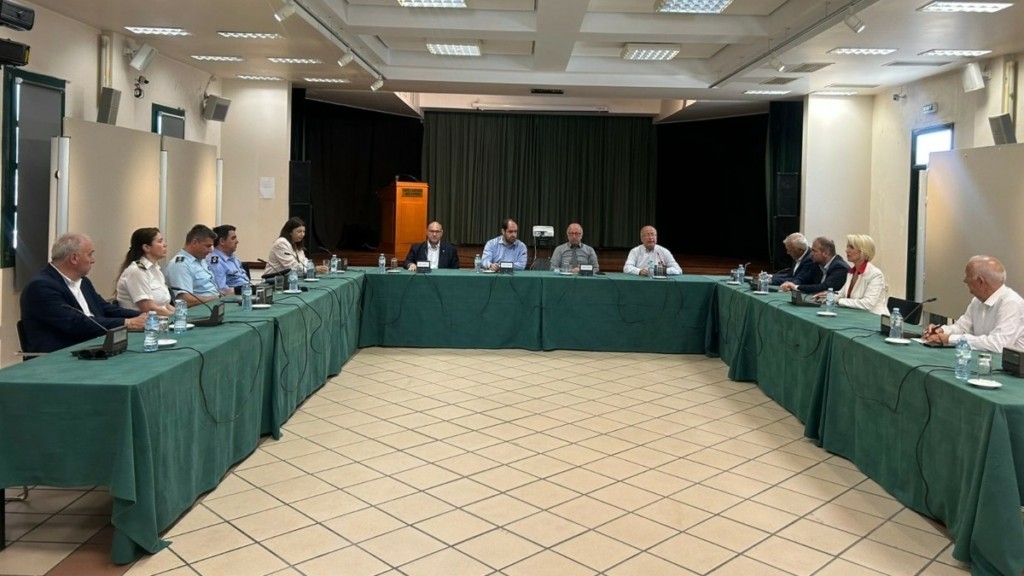 Επίσκεψη του Γιάννη Κεφαλογιάννη στη Σαντορίνη για σύσκεψη με τοπικούς φορείς και αυτοψία