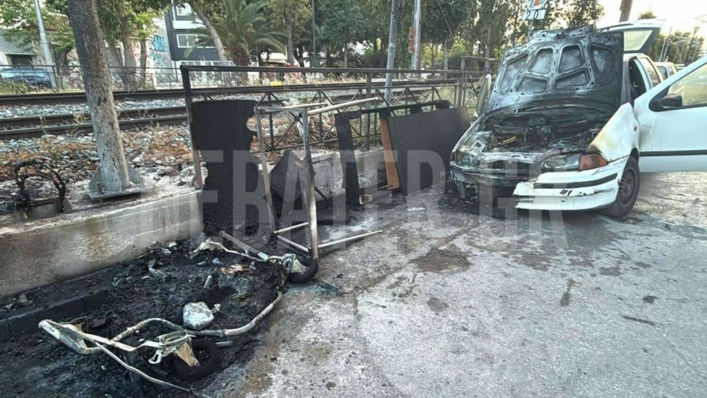 Μπαράζ εμπρησμών σε κάδους απορριμμάτων στον Κεραμεικό (φωτογραφία)