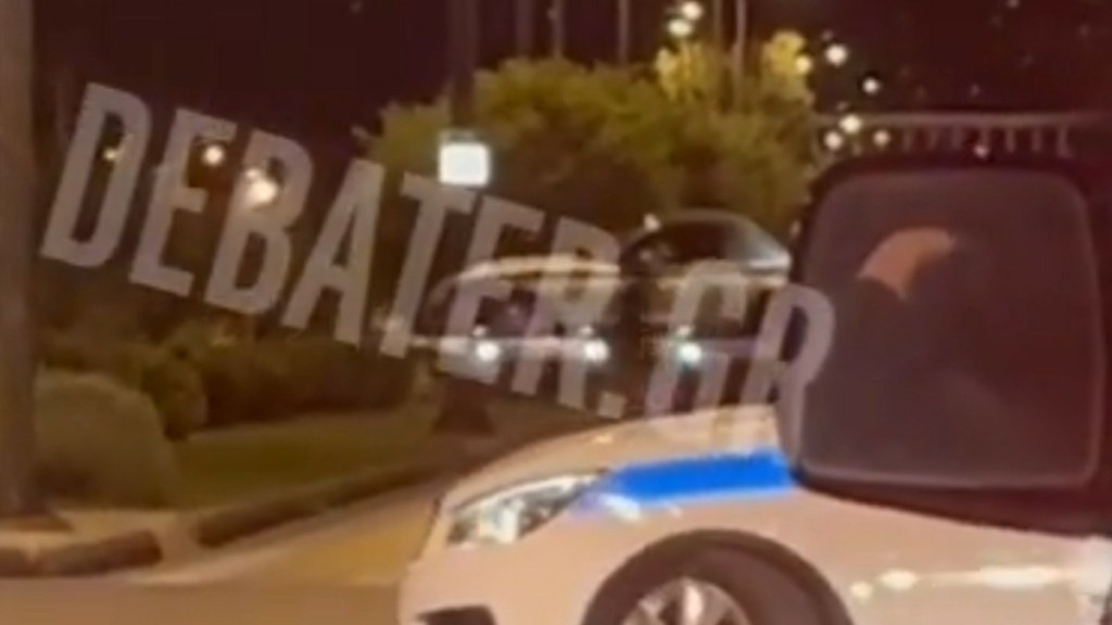 Κηφισίας: Από θαύμα γλύτωσε οδηγός – Έχασε τον έλεγχο του ΙΧ και ανέβηκε στο διαχωριστικό (Βίντεο)