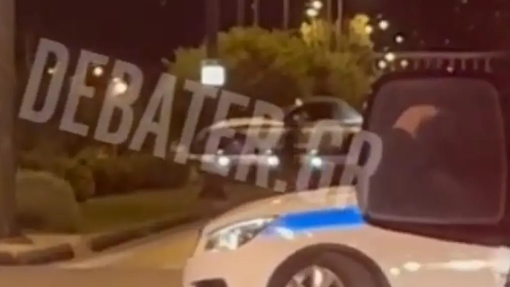Κηφισίας: Από θαύμα γλύτωσε οδηγός – Έχασε τον έλεγχο του ΙΧ και ανέβηκε στο διαχωριστικό (Βίντεο)