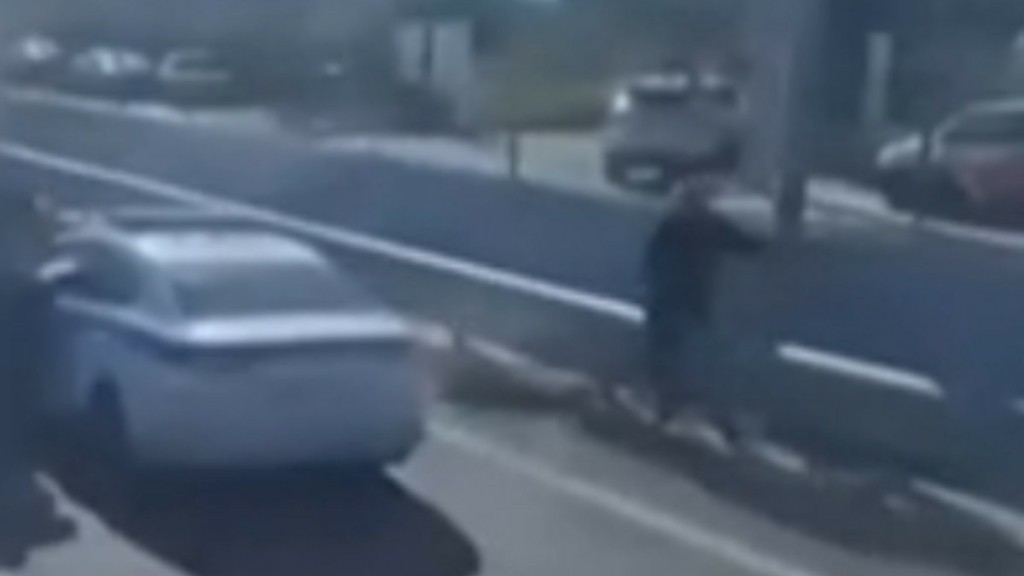 Οδηγός σταμάτησε στη μέση του Κηφισού για να κάνει την… ανάγκη του (βίντεο)