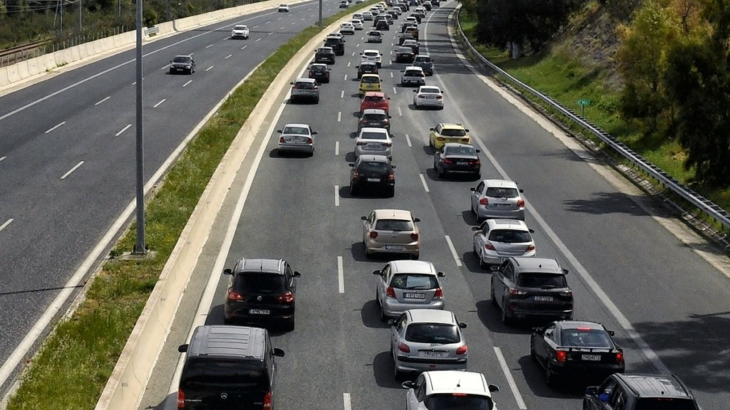 Κίνηση τώρα: Στο “κόκκινο” ο Κηφισός – Καθυστερήσεις 20 λεπτών στην Αττική Οδό