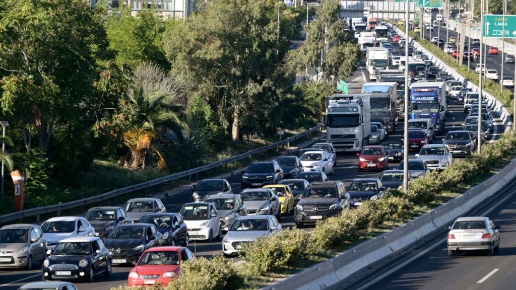 Σαρωτικοί έλεγχοι της ΑΑΔΕ για αυτοκίνητα που κυκλοφορούν παράνομα – Δεσμεύσεις και πρόστιμα