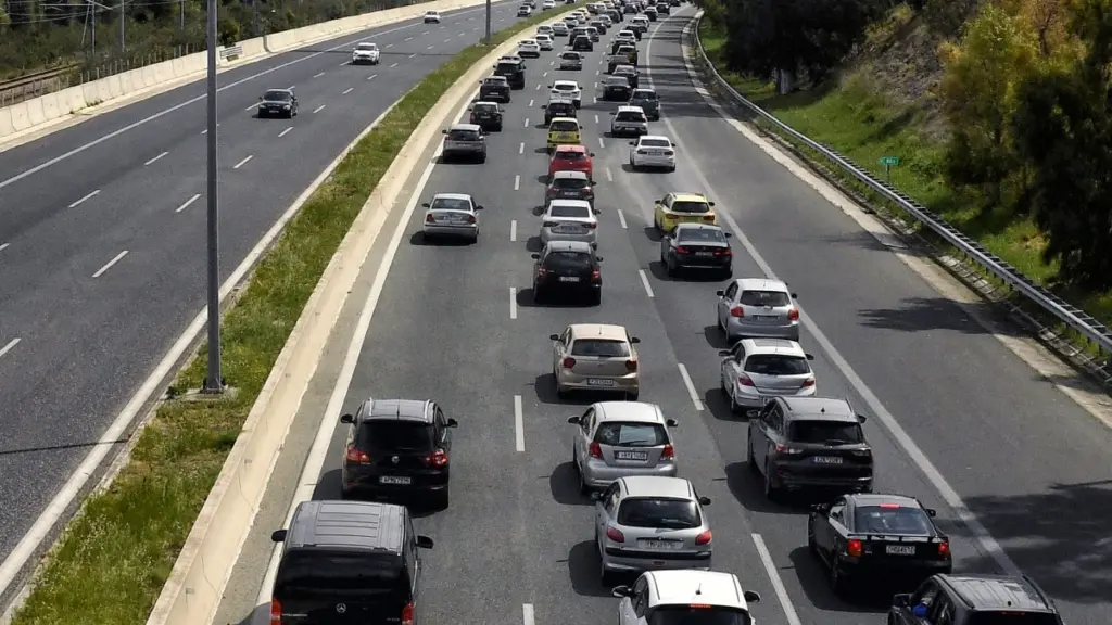 Κίνηση: Μποτιλιάρισμα στον Κηφισό – Καθυστερήσεις 20 λεπτών στην Αττική Οδό