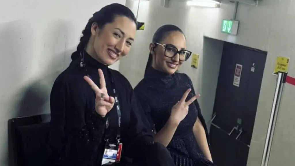 Eurovision 2025: Αυτή είναι η μαυροφορεμένη «μάνα» που συνόδευσε την Klavdia στη σκηνή της Βασιλείας (Φωτογραφίες – Βίντεο)