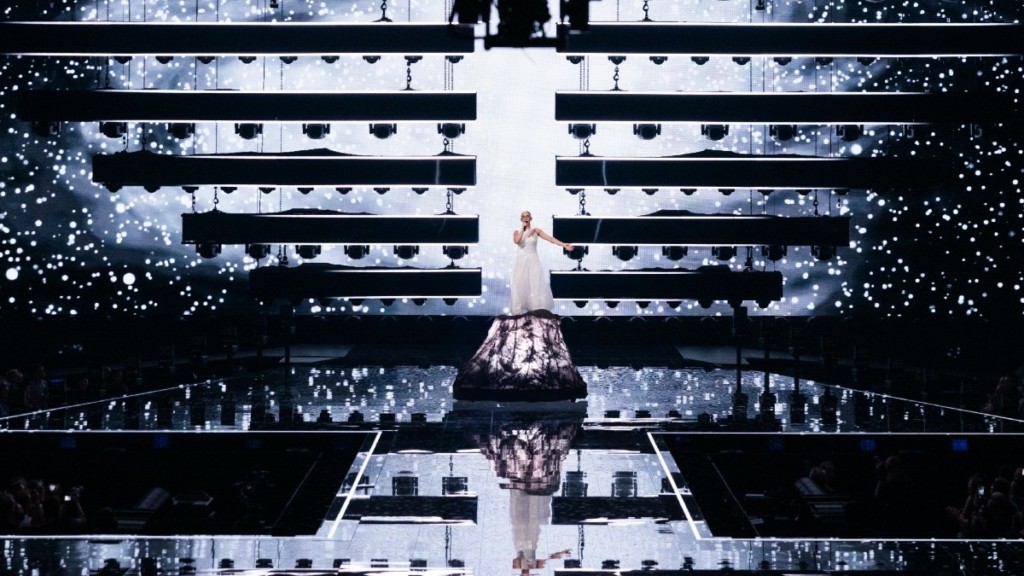 Δείτε backstage πώς άλλαξε φόρεμα η Κλαυδία στον ημιτελικό της Eurovision (vid)