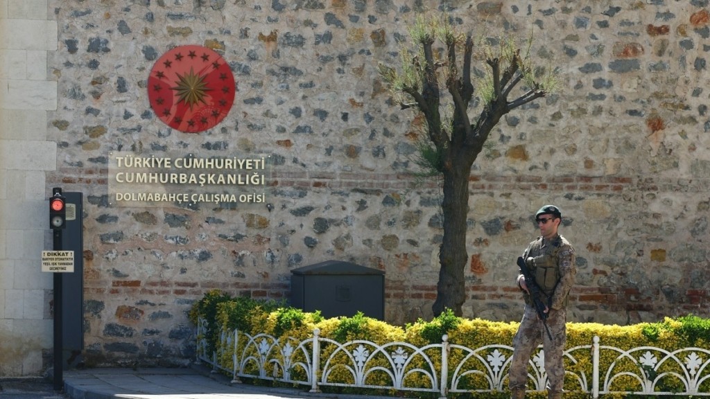 Κωνσταντινούπολη: Την Παρασκευή 16/5 οι συνομιλίες Ουκρανίας-Ρωσίας – Συνεχίζεται το «σκληρό πόκερ»