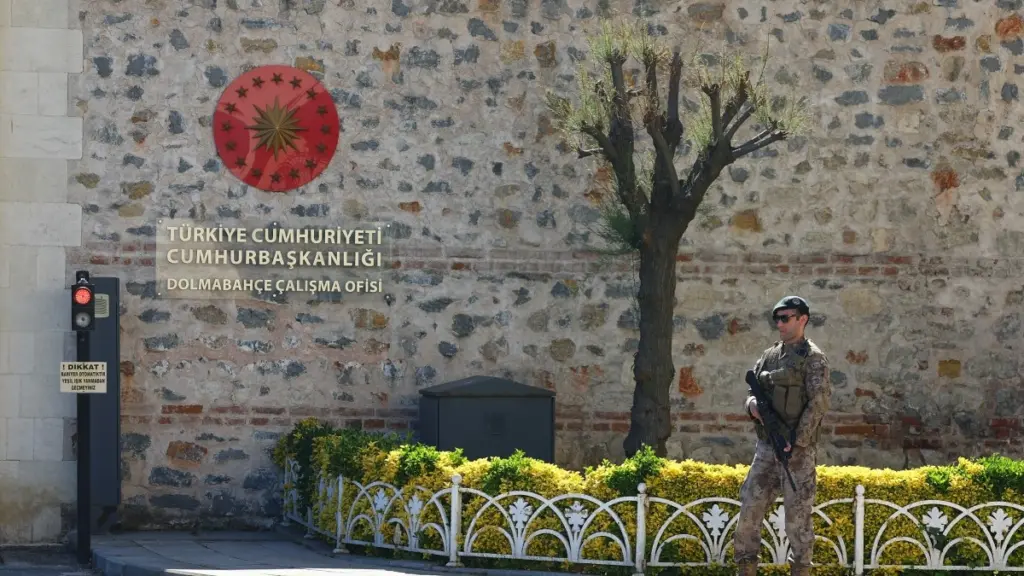 Κωνσταντινούπολη: Την Παρασκευή 16/5 οι συνομιλίες Ουκρανίας-Ρωσίας – Συνεχίζεται το «σκληρό πόκερ»