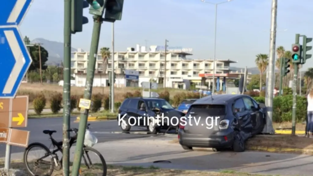 Κόρινθος: Σφοδρή σύγκρουση αυτοκινήτων στα φανάρια του Ισθμού (pics & vid)