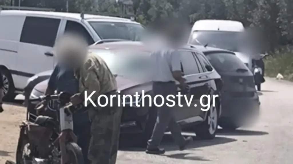Κόρινθος: Σοβαρό τροχαίο με ΙΧ και μηχανή – Σοβαρά τραυματισμένος ο οδηγός του δίκυκλου