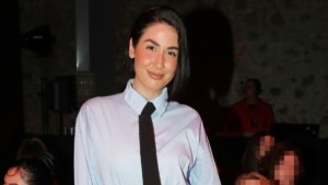 Η Έλενα Κρεμλίδου καταγγέλει σεξουαλική παρενόχληση στην παραλία: “Εσύ που με χούφτωσες πριν λίγο”