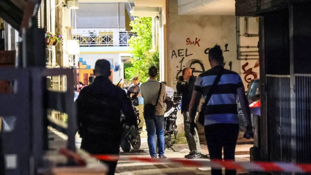 Λάρισα: 21χρονος δολοφόνησε τη μητέρα του και προσπάθησε να εξαφανίσει το πτώμα με συνεργό τον ξάδερφό του (pics)