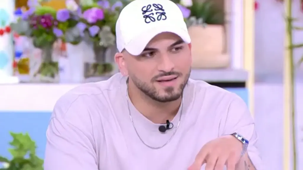 Στέλιος Λεγάκης: «Χώρισα από τη σύντροφό μου λίγο πριν παντρευτούμε, η μαμά μου το είχε δει στον καφέ»