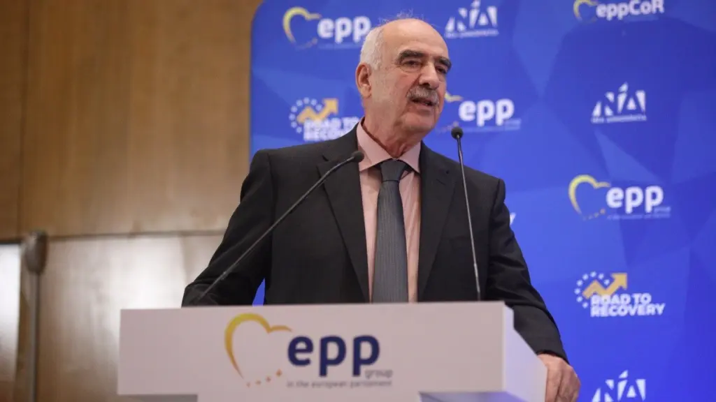 Βαγγέλης Μεϊμαράκης: Ανέβηκε τα σκαλιά της εκκλησίας, η μικρή του κόρη, Ρένα