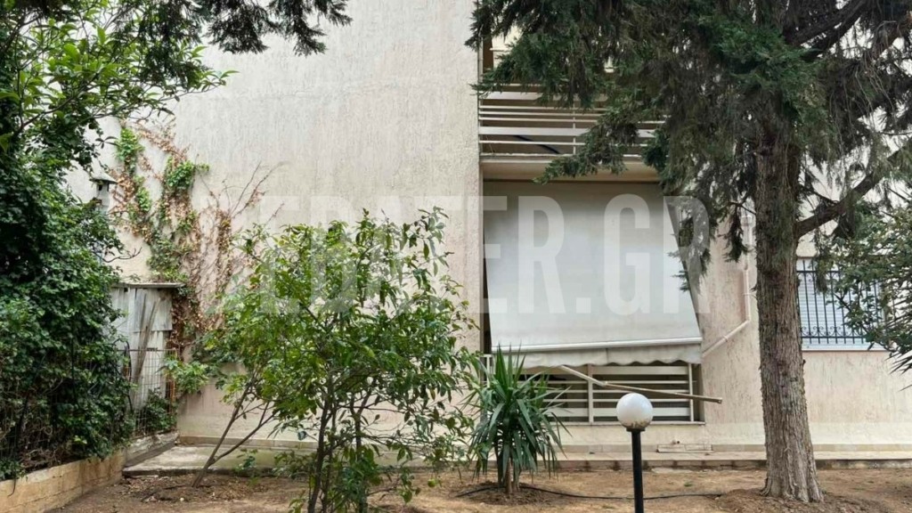Η πτώση δύο αντρών από μπαλκόνι στο Μενίδι που θεωρήθηκαν διαρρήκτες και η αποκάλυψη εργαστηρίου ναρκωτικών