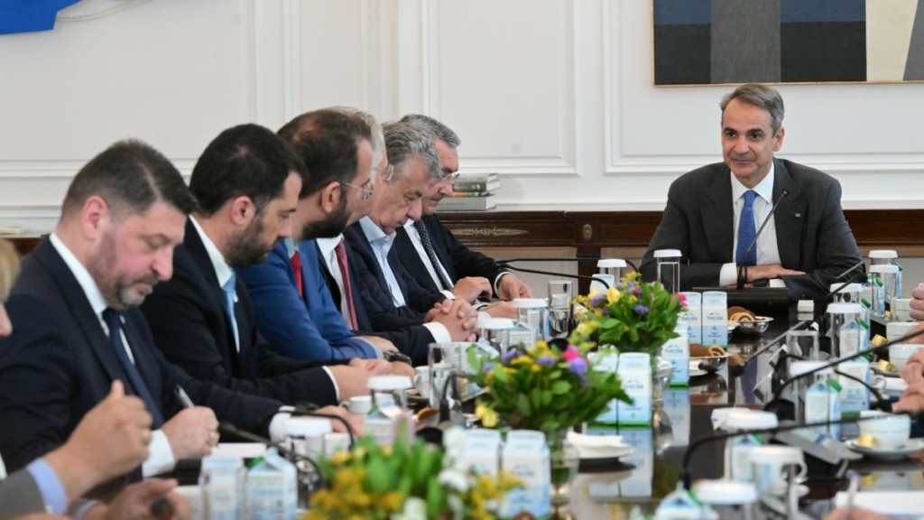 Συνάντηση Μητσοτάκη με Περιφερειάρχες: “Να ενταθούν μέχρι το τέλος του έτους τα έργα που είναι σε εξέλιξη”
