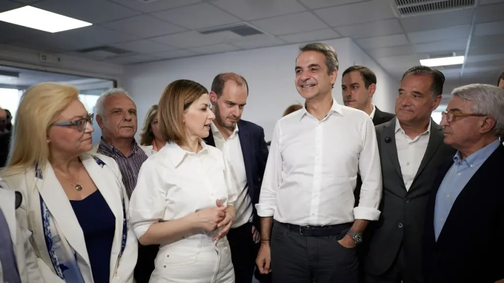 Μητσοτάκης: Επισκέφθηκε το Κέντρο Υγείας Μεγάρων – «Στο τέλος της τετραετίας θα μιλάμε για ένα νέο ΕΣΥ»