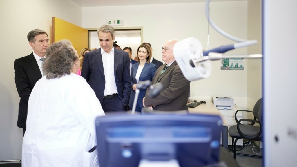 Μητσοτάκης: Επίσκεψη στο Κέντρο Υγείας Κερατέας – “Σκοπός μας να επεκτείνουμε το ωράριο για να αξιοποιήσουμε τον εξοπλισμό”