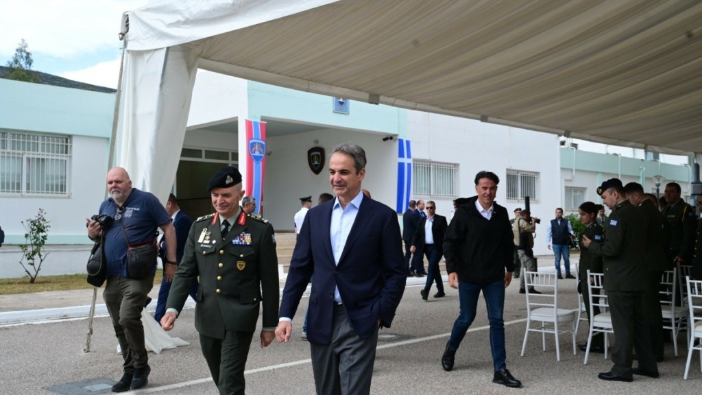 Μητσοτάκης: Παραβρέθηκε σε τελετή της ΑΣΔΕΝ για την παρουσίαση δύο αναβαθμισμένων drones (Φωτογραφίες)