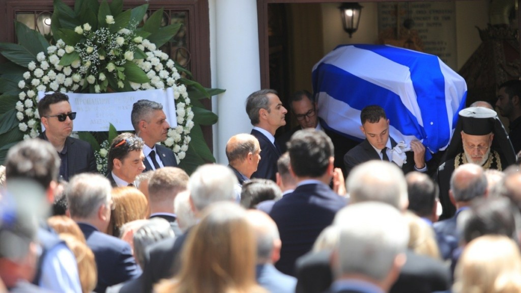 Πέτρος Μολυβιάτης: Φωτογραφίες από το ύστατο χαίρε – Συγκίνησε ο Καραμανλής με τον επικήδειο