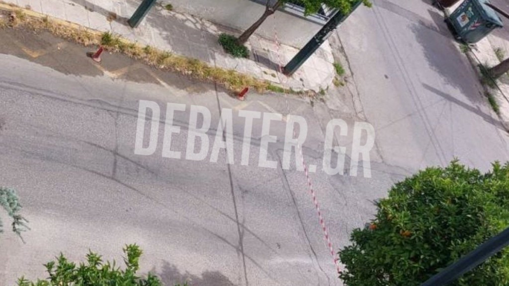 Διακοπή κυκλοφορίας στο Μοσχάτο λόγω καθίζησης (Φωτογραφίες)