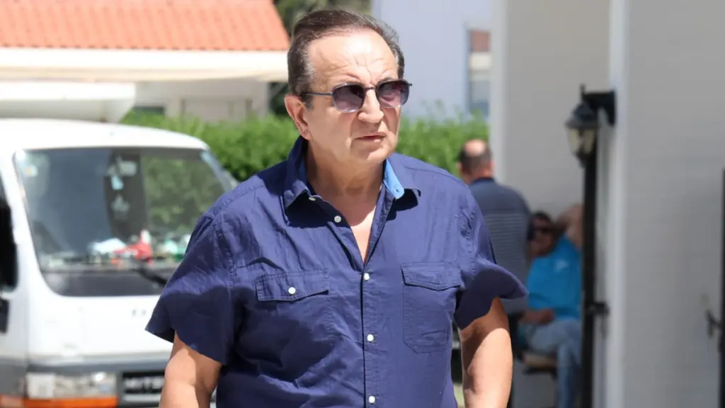 Σπύρος Μπιμπίλας: «Λύγισε» στην κηδεία του Νίκου Γαλανού – «Είναι μια πολύ μεγάλη απώλεια»