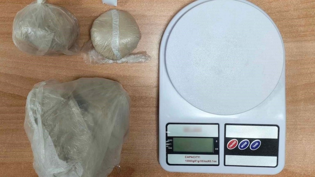 Θεσσαλονίκη: Συνελήφθησαν δύο άτομα για διακίνηση ναρκωτικών – Έκρυβαν ηρωίνη σε πορτμπαγκάζ